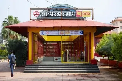 How to reach Amrit Udyan Gate 35 via Central Secretariat metro