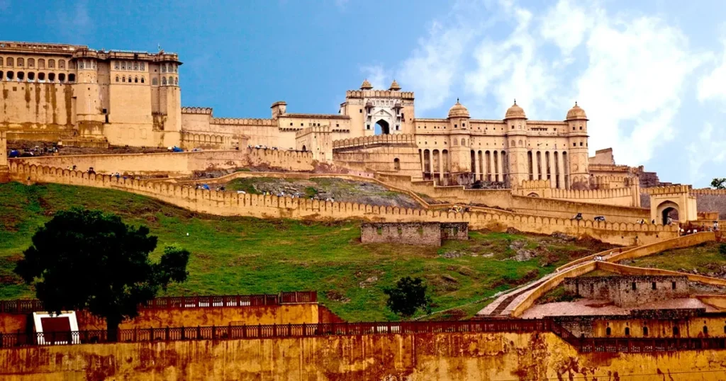 Rajasthan travel destination featuring Jaipur fort architecture and desert tourism experience