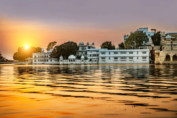Udaipur City Palace overlooking Lake Pichola with boats and historic architecture