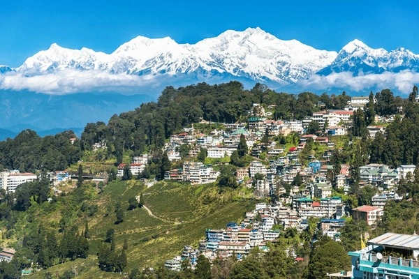 Panoramic view of Darjeeling town with Kanchenjunga mountains in the background